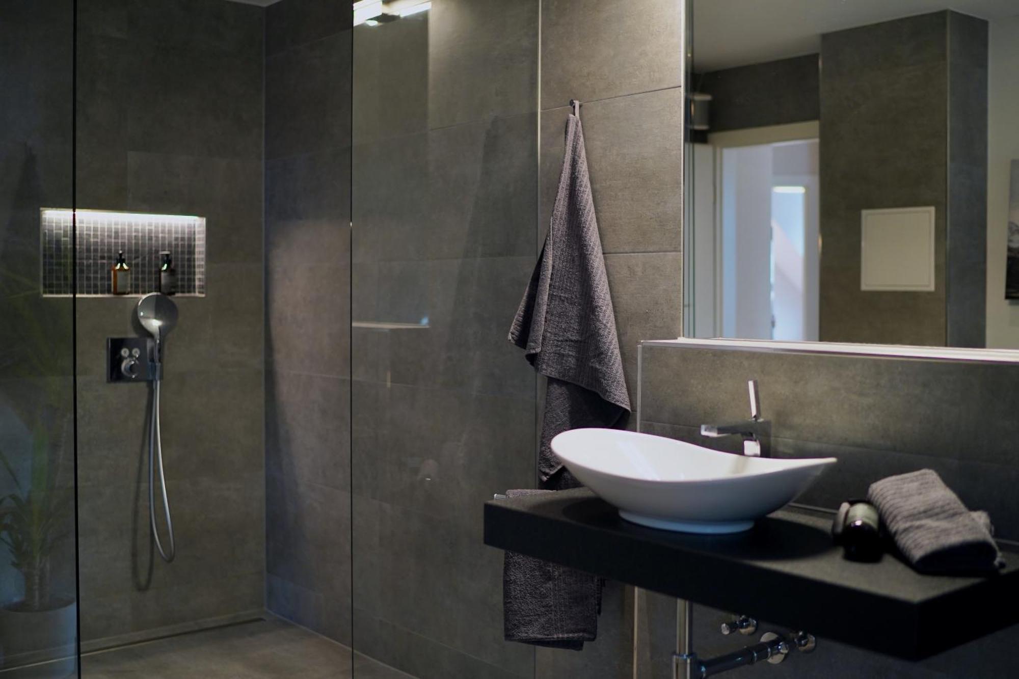 Edler Wohnraum Noble Stadtoase Mit Boxspringbett, Kaffeevollautomat & Parkplatz Zwickau Exterior foto